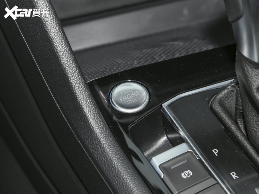 2023;^L 330TSI ԄӃR-LineŞ