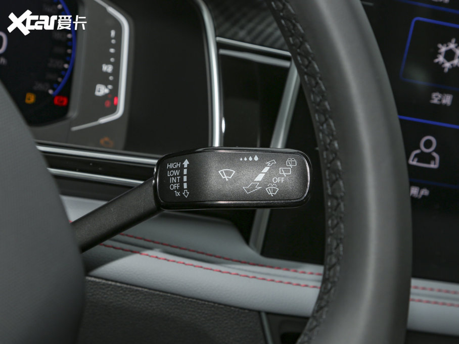 2023;^L 330TSI ԄӃR-LineŞ