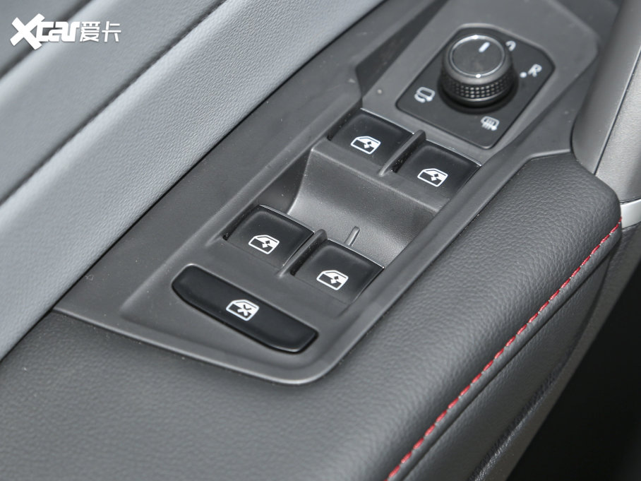 2023;^L 330TSI ԄӃR-LineŞ