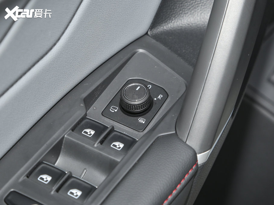 2023;^L 330TSI ԄӃR-LineŞ