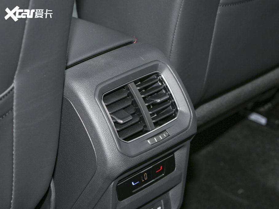 2023;^L 330TSI ԄӃR-LineŞ