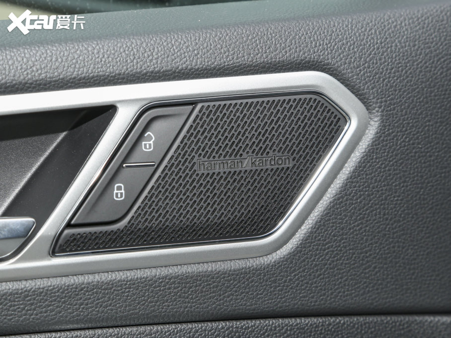 2023;^L 330TSI ԄӃR-LineŞ