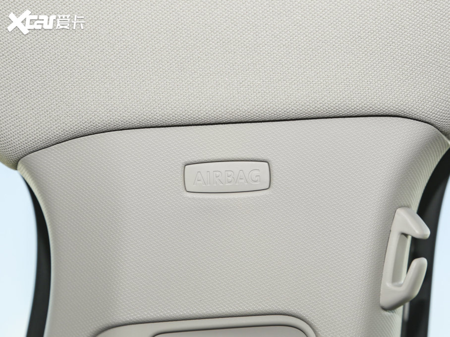 2023;^L 330TSI ԄӃR-LineŞ