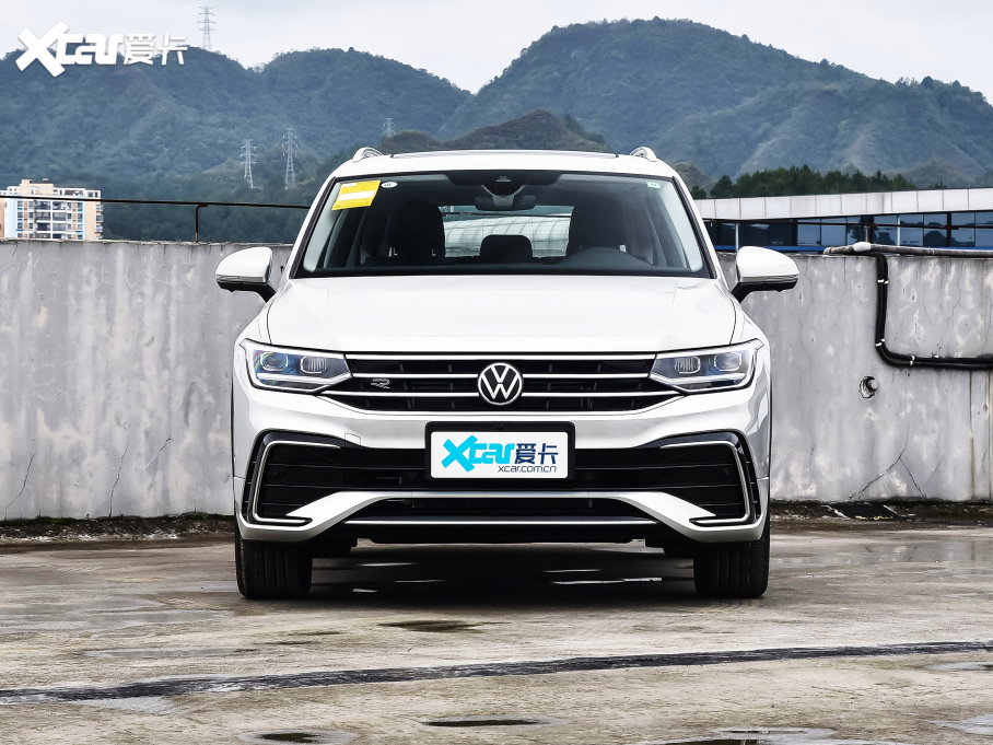 2023;^L 380TSI ԄR-LineԽ 7