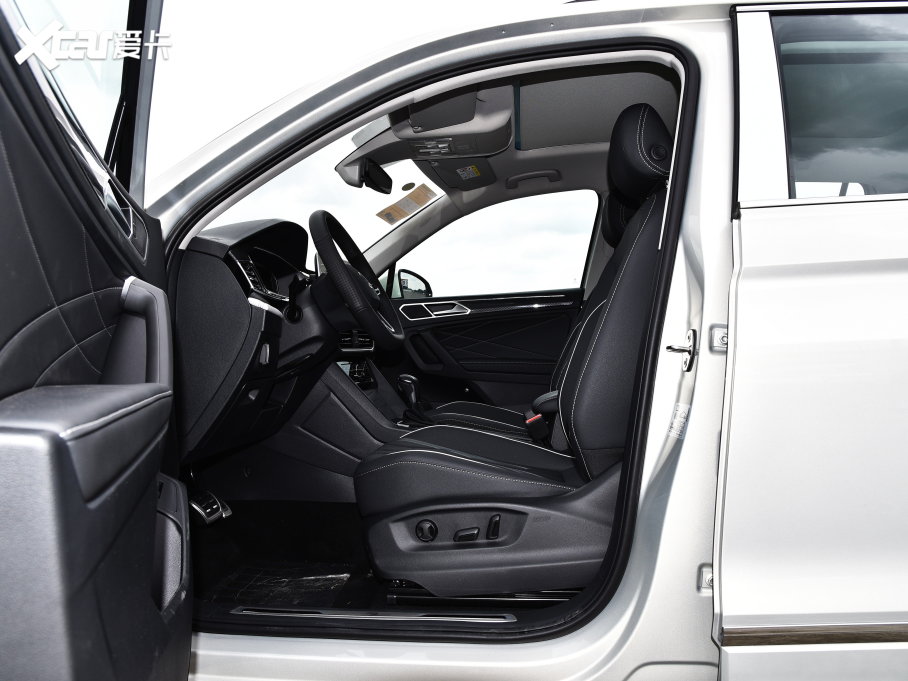 2023;^L 380TSI ԄR-LineԽ 7