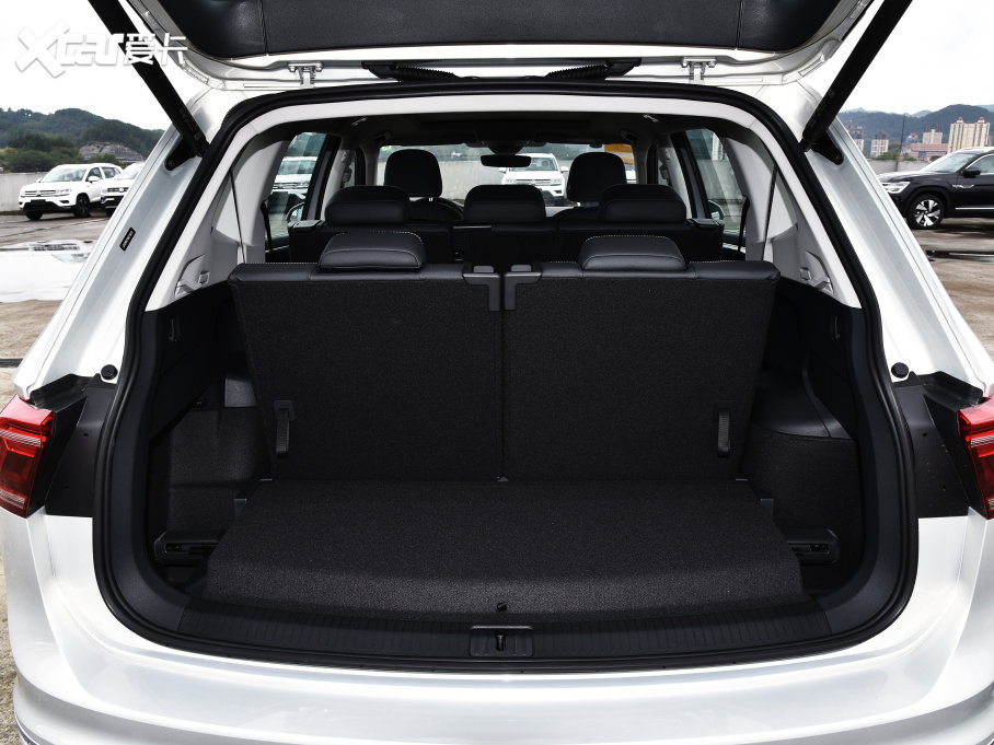 2023;^L 380TSI ԄR-LineԽ 7