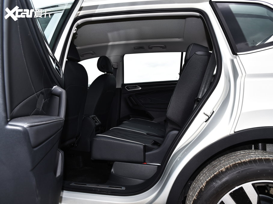 2023;^L 380TSI ԄR-LineԽ 7