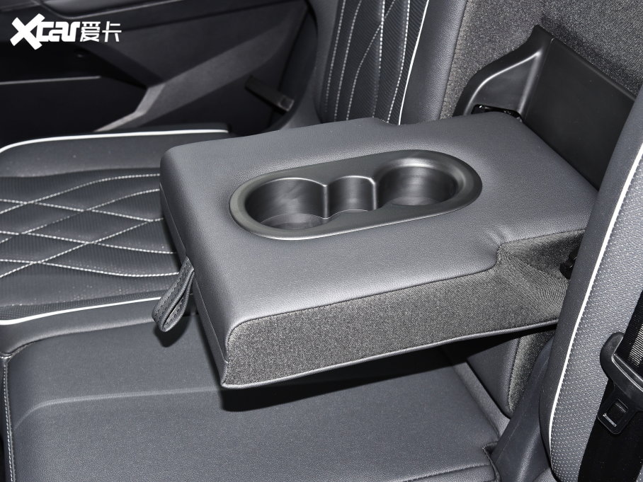 2023;^L 380TSI ԄR-LineԽ 7