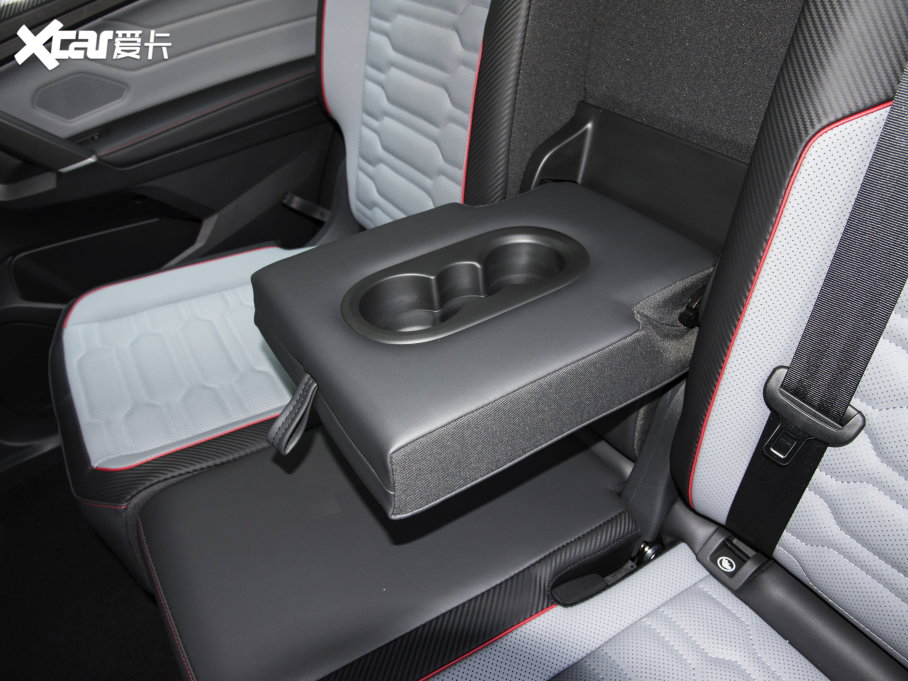 2023;^L 380TSI ԄR-LineŞ 7