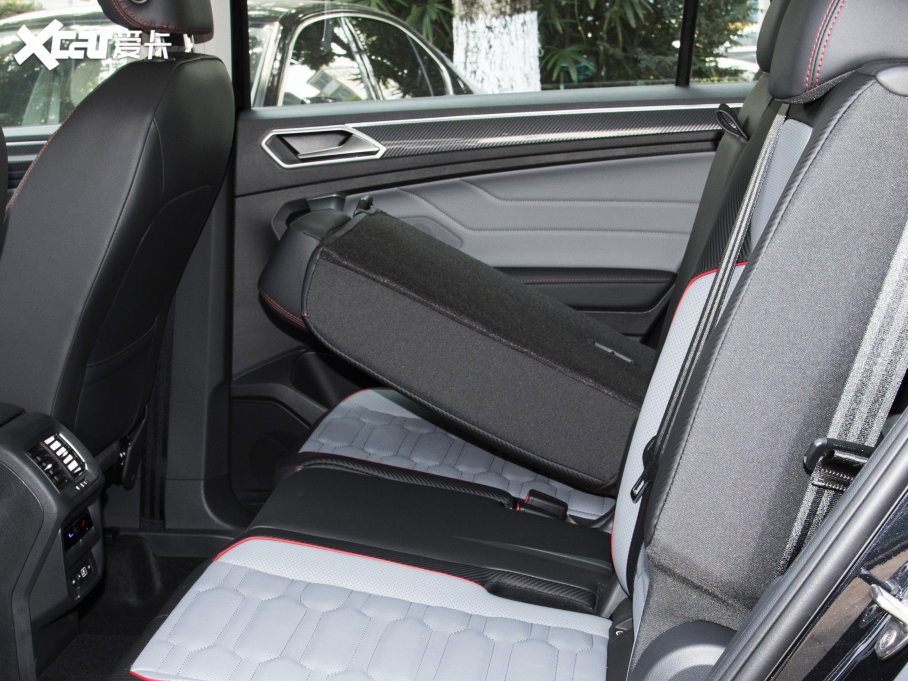 2023;^L 380TSI ԄR-LineŞ 7