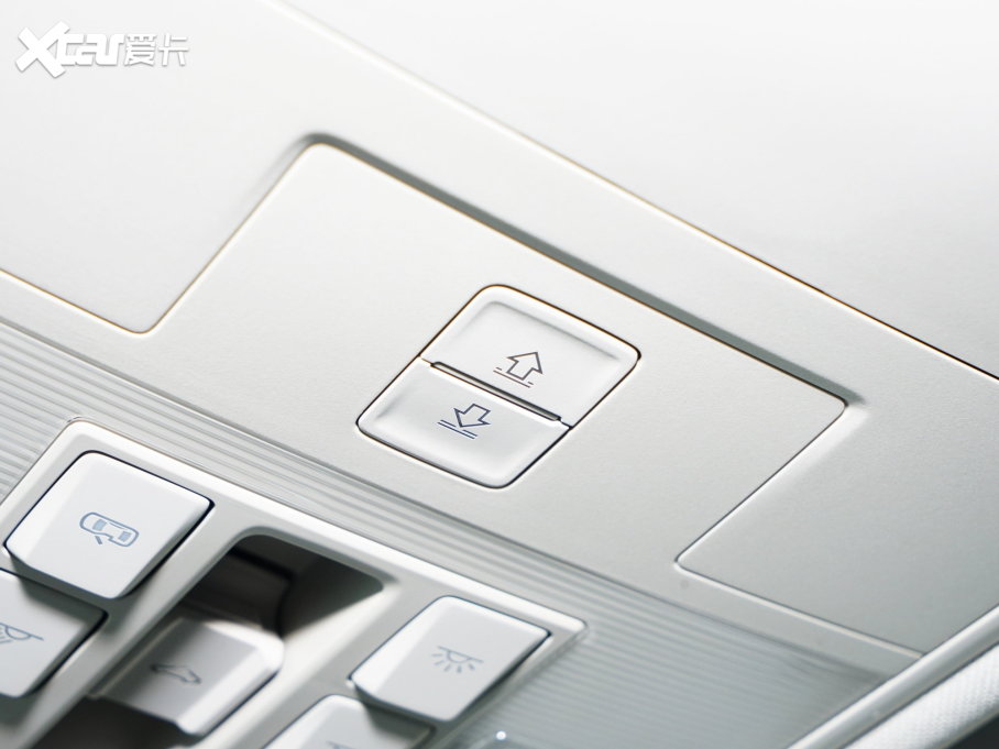 2023;^L Ŀ 330TSI ԄӃ