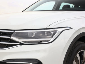 2023款330TSI 自动两驱R-Line越享版 大灯