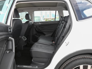 2023款330TSI 自动两驱R-Line越享版 后排空间