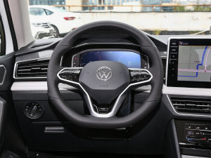 2023款330TSI 自动两驱R-Line越享版 方向盘