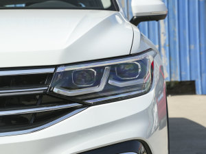 2023330TSI ԄӃR-LineŞ ^