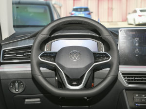 2023330TSI ԄӃR-LineŞ P