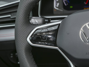 2023330TSI ԄӃR-LineŞ п؅^