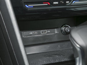 2023330TSI ԄӃR-LineŞ п؅^