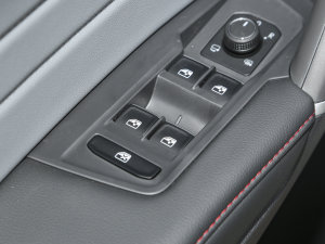 2023330TSI ԄӃR-LineŞ п؅^