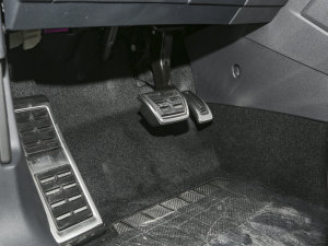 2023330TSI ԄӃR-LineŞ п؅^