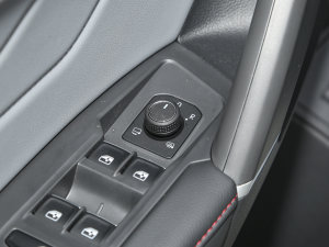 2023330TSI ԄӃR-LineŞ п؅^