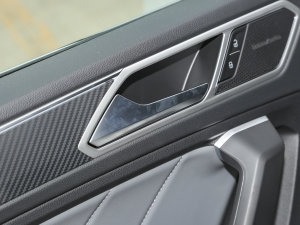 2023330TSI ԄӃR-LineŞ п؅^