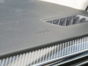 2023330TSI ԄӃR-LineŞ п؅^