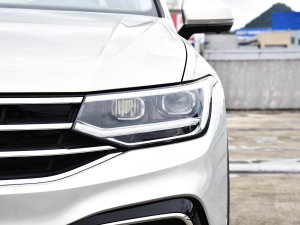 2023380TSI ԄR-LineԽ 7 ^