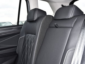 2023380TSI ԄR-LineԽ 7 g