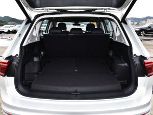 2023380TSI ԄR-LineԽ 7 g