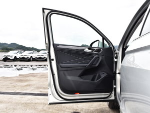 2023380TSI ԄR-LineԽ 7 {λ܇T