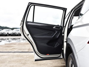 2023380TSI ԄR-LineԽ 7 ܇T