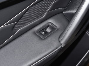 2023380TSI ԄR-LineԽ 7 ܇ƅ^