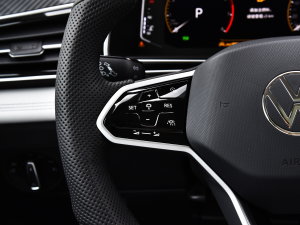 2023380TSI Ԅ(q)R-LineԽ 7 п؅^(q)