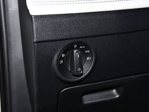 2023380TSI ԄR-LineԽ 7 п؅^