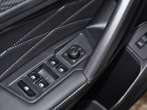 2023380TSI ԄR-LineԽ 7 п؅^