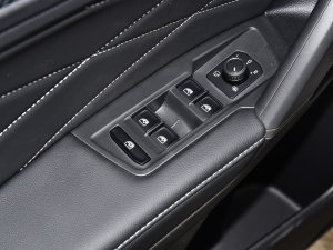 2023380TSI ԄR-LineԽ 7 п؅^