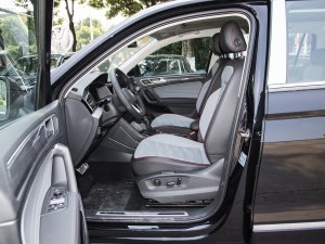 2023380TSI ԄR-LineŞ 7 ǰſg