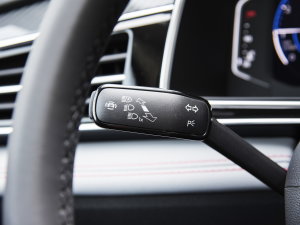 2023380TSI ԄR-LineŞ 7 п؅^