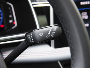 2023380TSI ԄR-LineŞ 7 п؅^