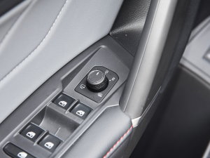 2023380TSI Ԅ(q)R-LineŞ 7 п؅^(q)