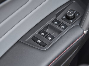 2023380TSI Ԅ(q)R-LineŞ 7 п؅^(q)