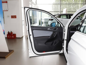 2023Ŀ 380TSI ԄR-LineŞ7 {λ܇T