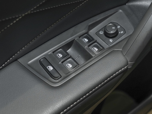 2023Ŀ 380TSI Ԅ(dng)(q)R-LineԽ7 п؅^(q)