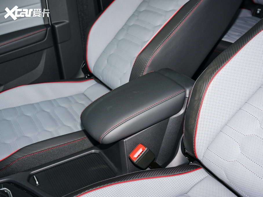 2023;^X 330TSI (q)Ş