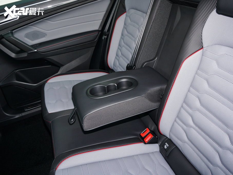 2023;^X 330TSI (q)Ş