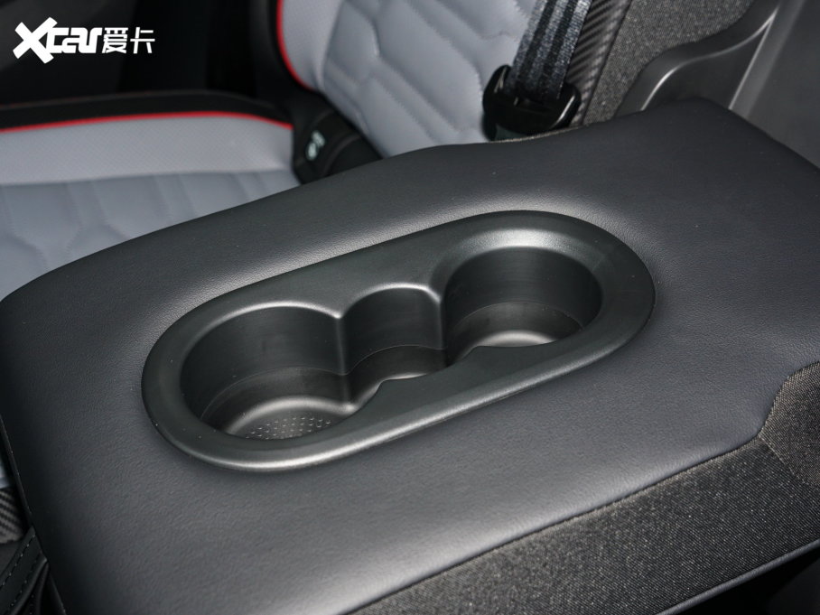 2023;^X 330TSI (q)Ş