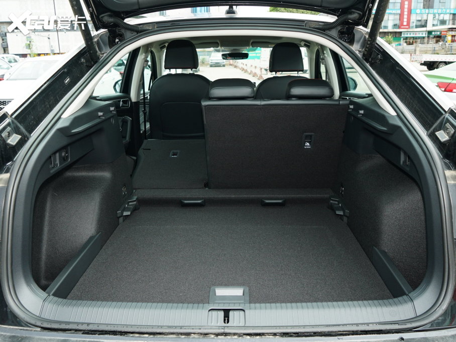 2023;^X Ŀ 330TSI Ş