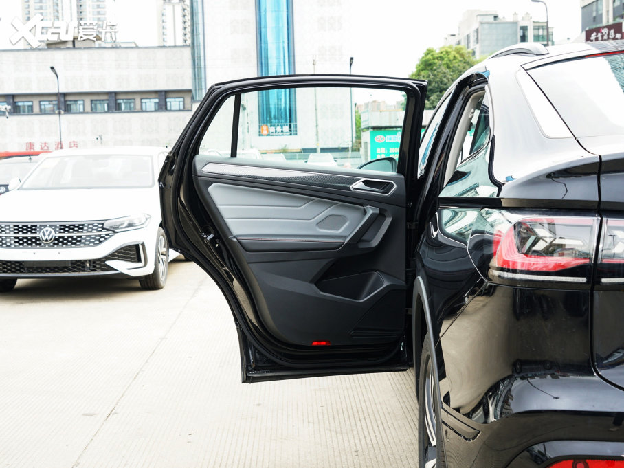 2023;^X Ŀ 330TSI (q)Ş