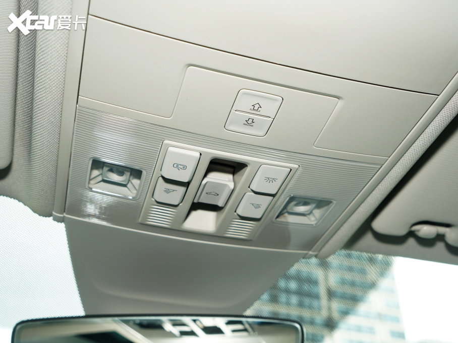 2023;^X Ŀ 330TSI Ş